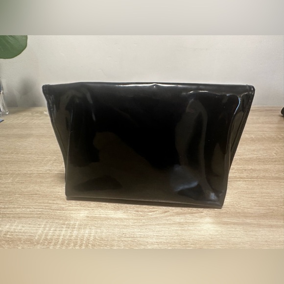 DIOR CLUTCH, MULTI-COMPARTMENT BAG WITH SIGNATURE “D” hanging from zipper pull - Picture 5 of 13